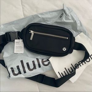 - Lululemon Wunderlust belt bag